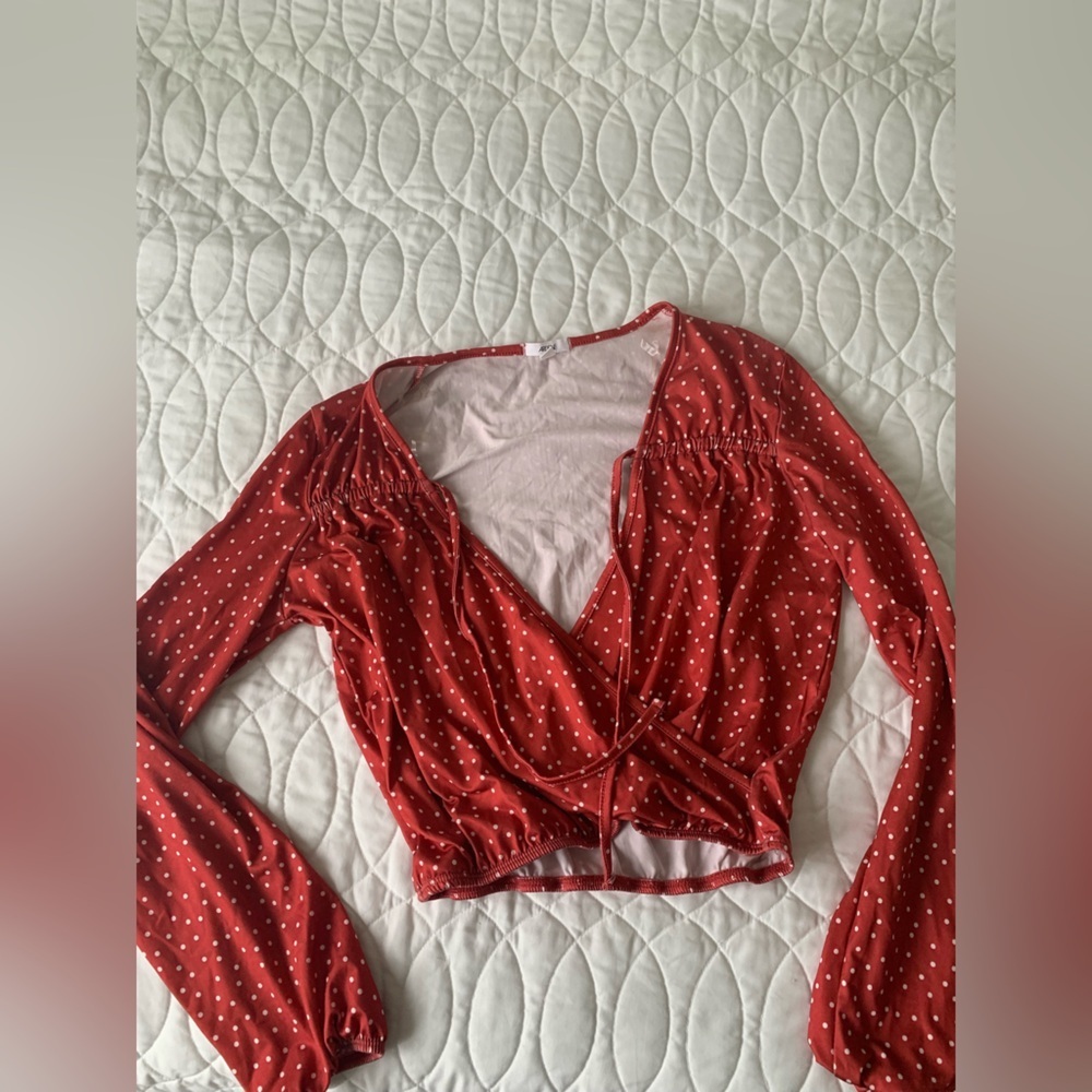 #18 Long sleeve wrap cropped top. Ardene size S - Picture 2 of 5